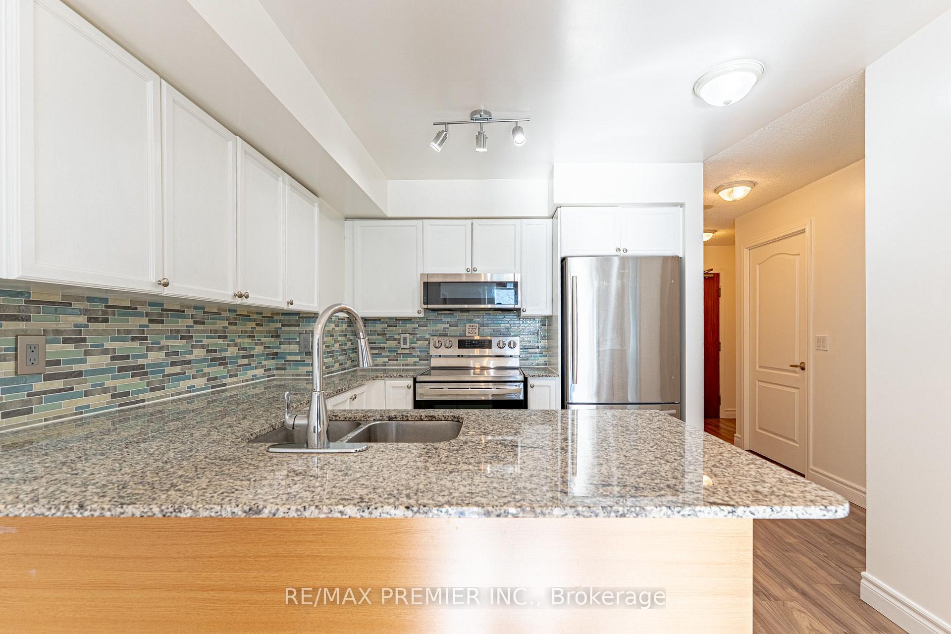 Photo 4 of Unit 2002, 33 Elm Drive W, Mississauga, City Centre — HOMEH