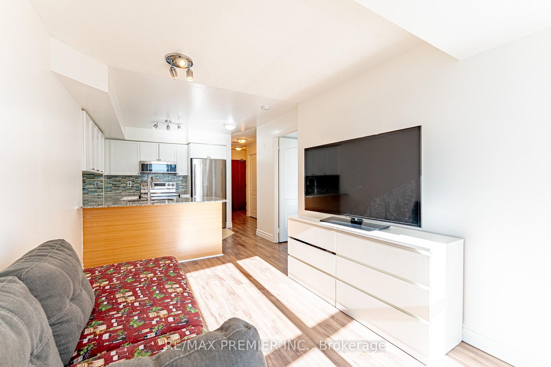 Photo 5 of Unit 2002, 33 Elm Drive W, Mississauga, City Centre — HOMEH