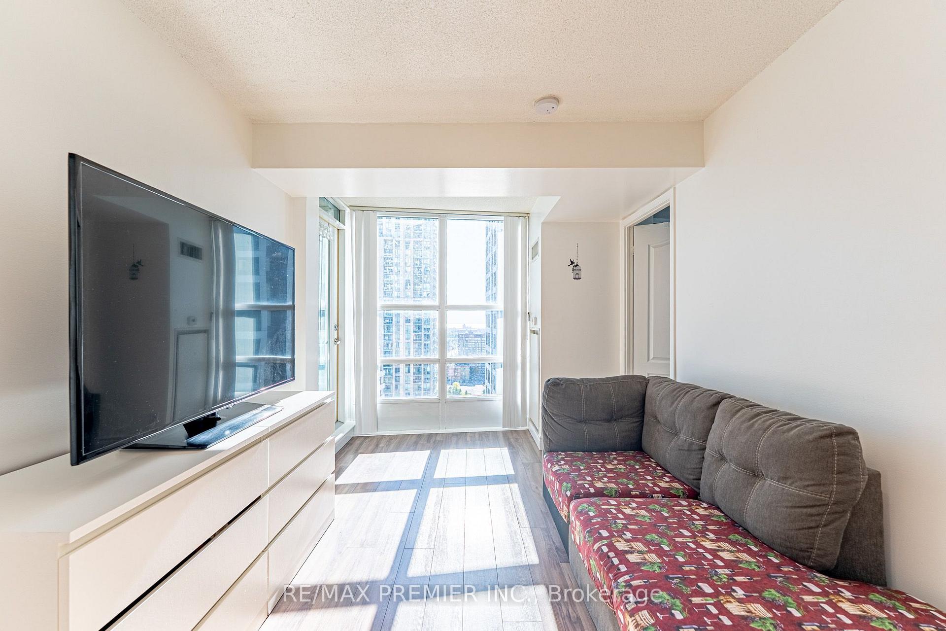 Photo 6 of Unit 2002, 33 Elm Drive W, Mississauga, City Centre — HOMEH