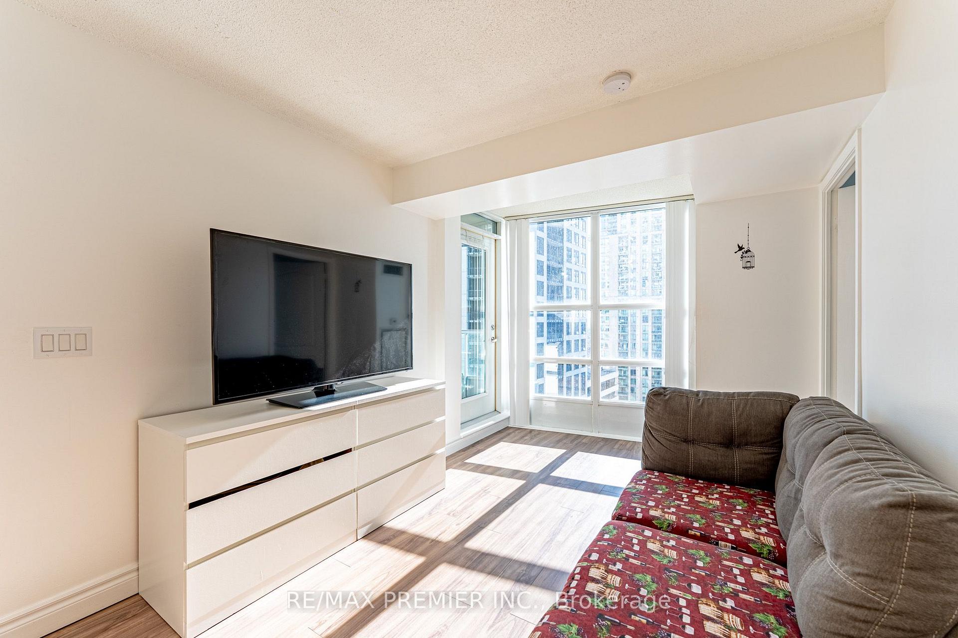 Photo 7 of Unit 2002, 33 Elm Drive W, Mississauga, City Centre — HOMEH