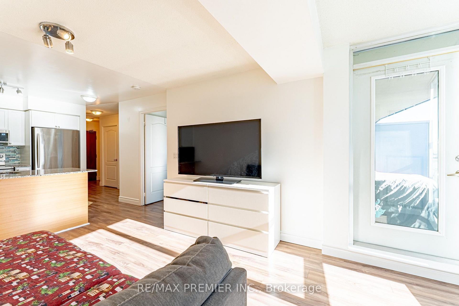 Photo 8 of Unit 2002, 33 Elm Drive W, Mississauga, City Centre — HOMEH