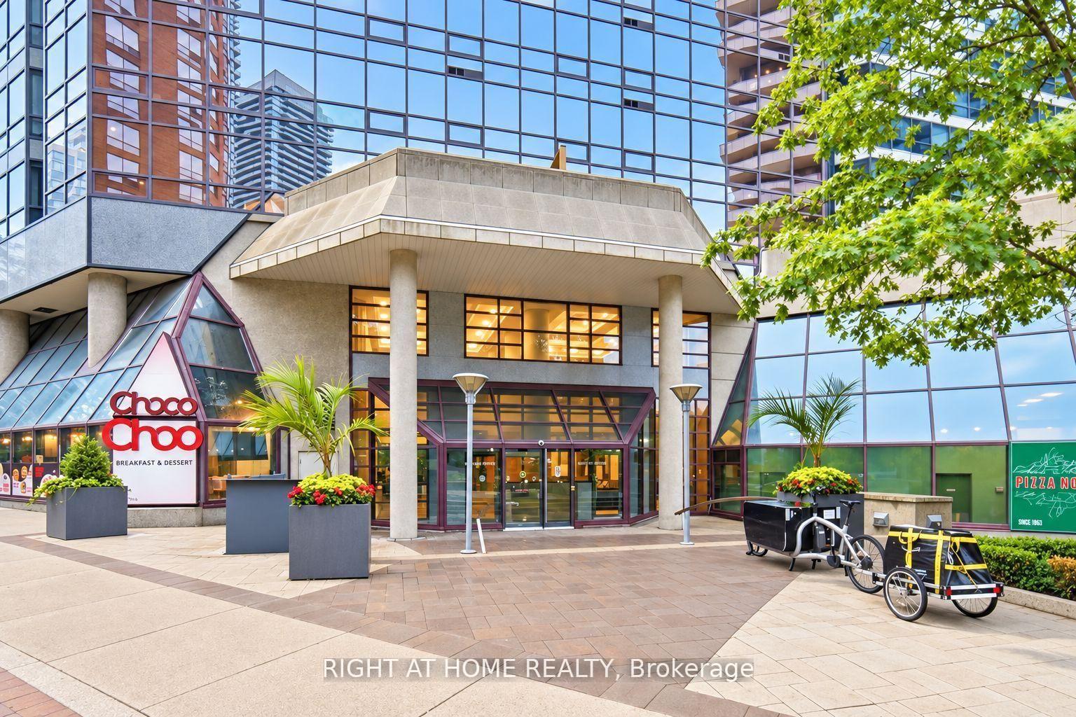 Photo 3 of Unit 2111, 1001 Bay Street, Toronto, Bay Street Corridor — HOMEH