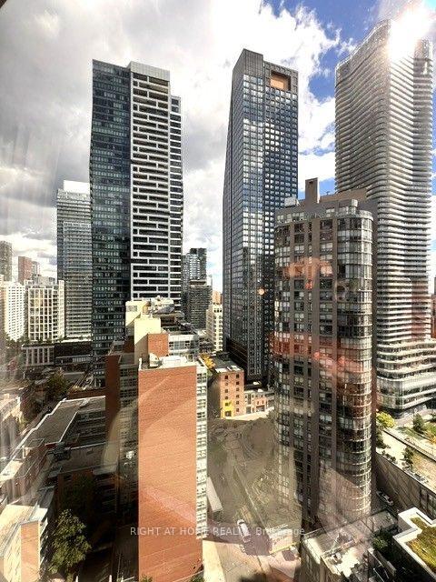Photo 17 of Unit 2111, 1001 Bay Street, Toronto, Bay Street Corridor — HOMEH