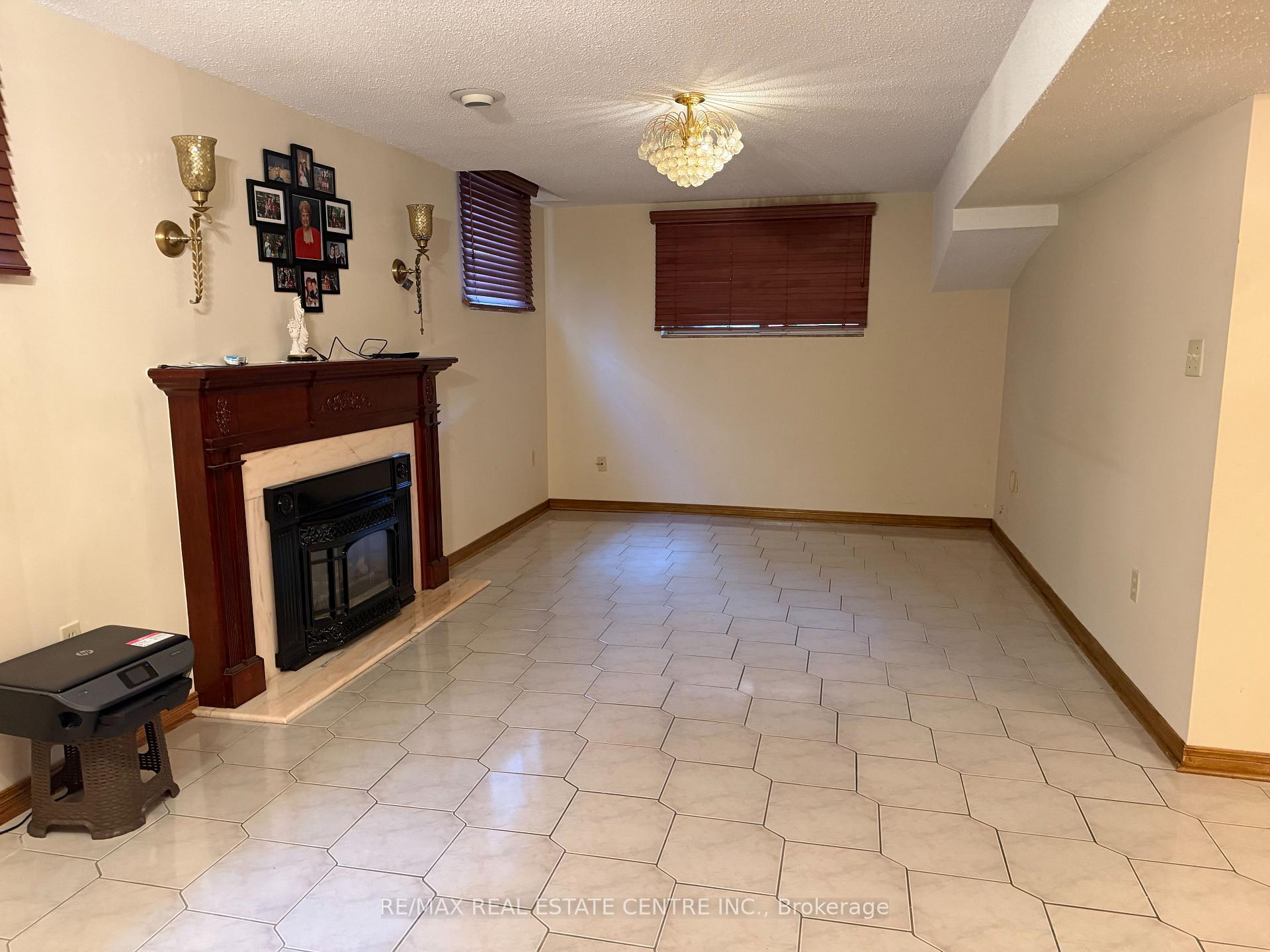 Photo 3 of 4175 Starlight Crescent, Mississauga, Rathwood — HOMEH