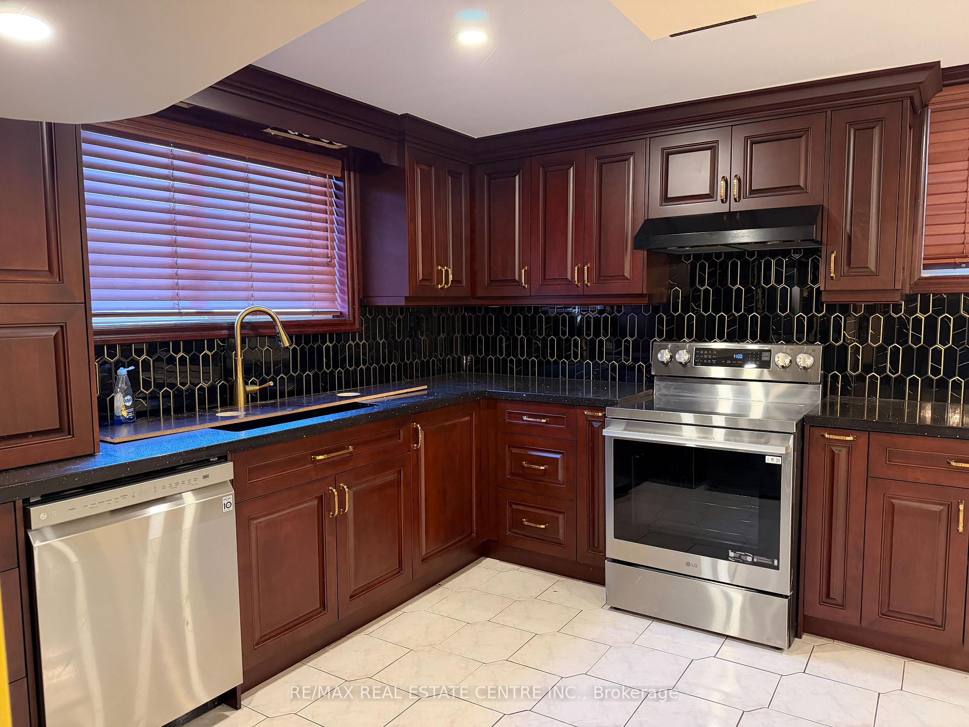 Photo 5 of 4175 Starlight Crescent, Mississauga, Rathwood — HOMEH