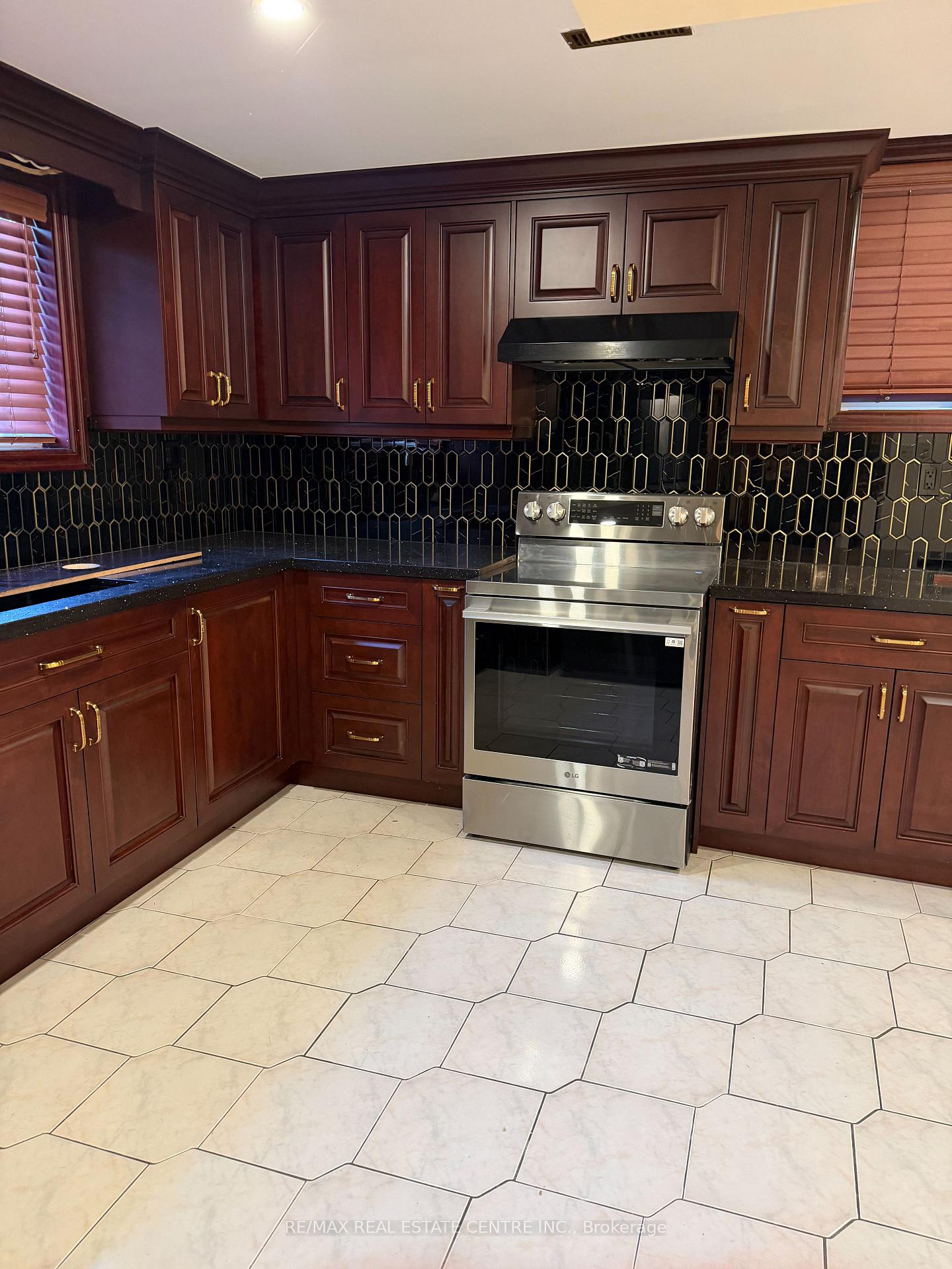 Photo 6 of 4175 Starlight Crescent, Mississauga, Rathwood — HOMEH