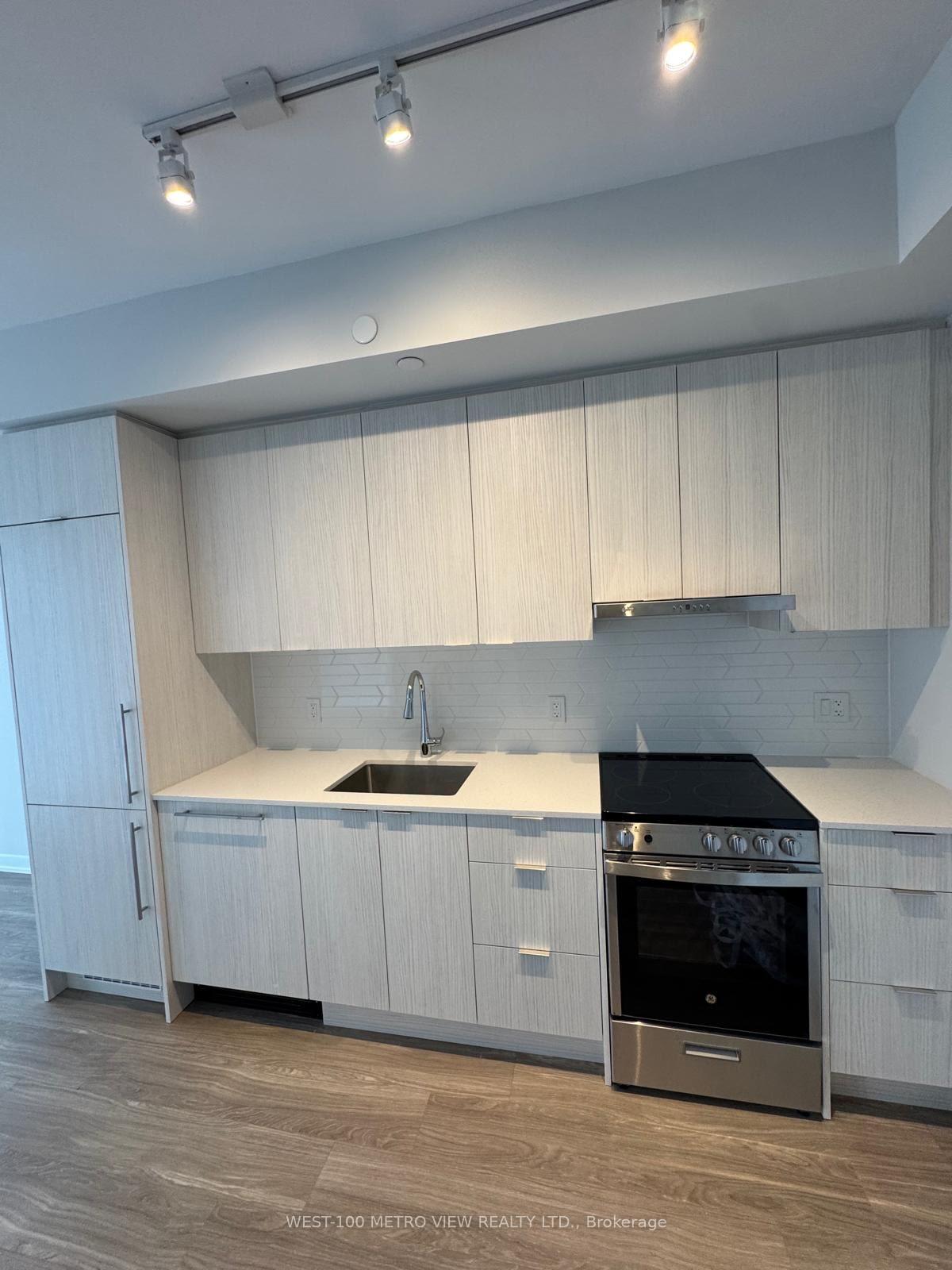 Photo 3 of Unit 2402, 430 Square One Drive, Mississauga, Creditview — HOMEH
