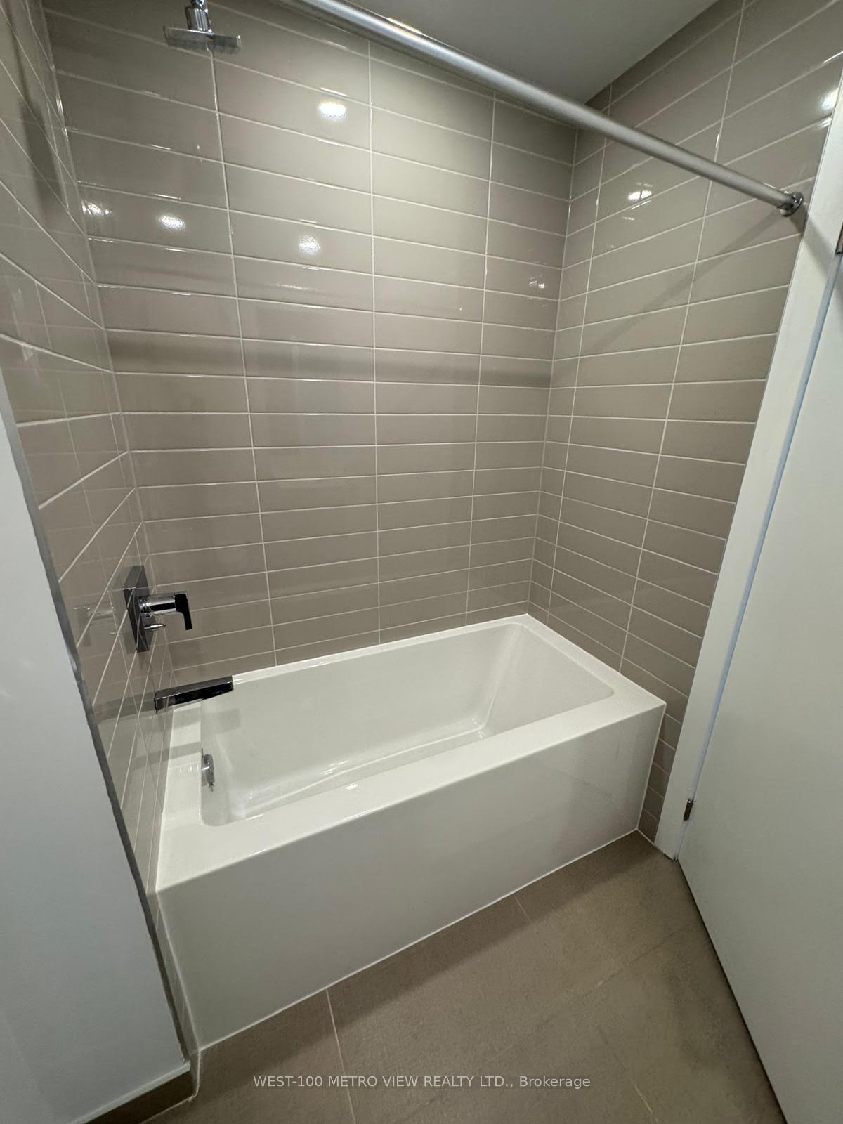 Photo 7 of Unit 2402, 430 Square One Drive, Mississauga, Creditview — HOMEH