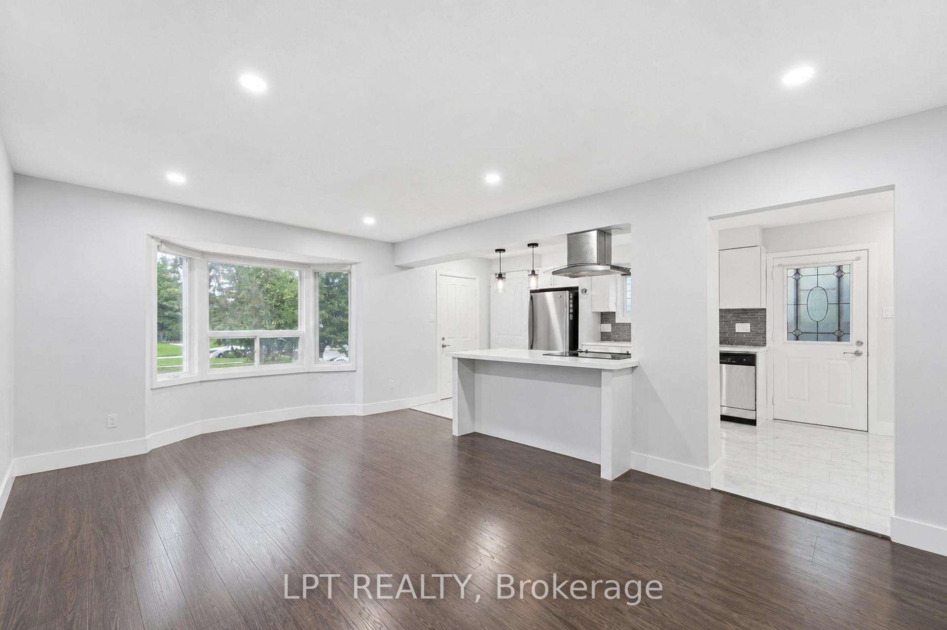 Photo 9 of 208 Deveron Crescent, London, South T — HOMEH