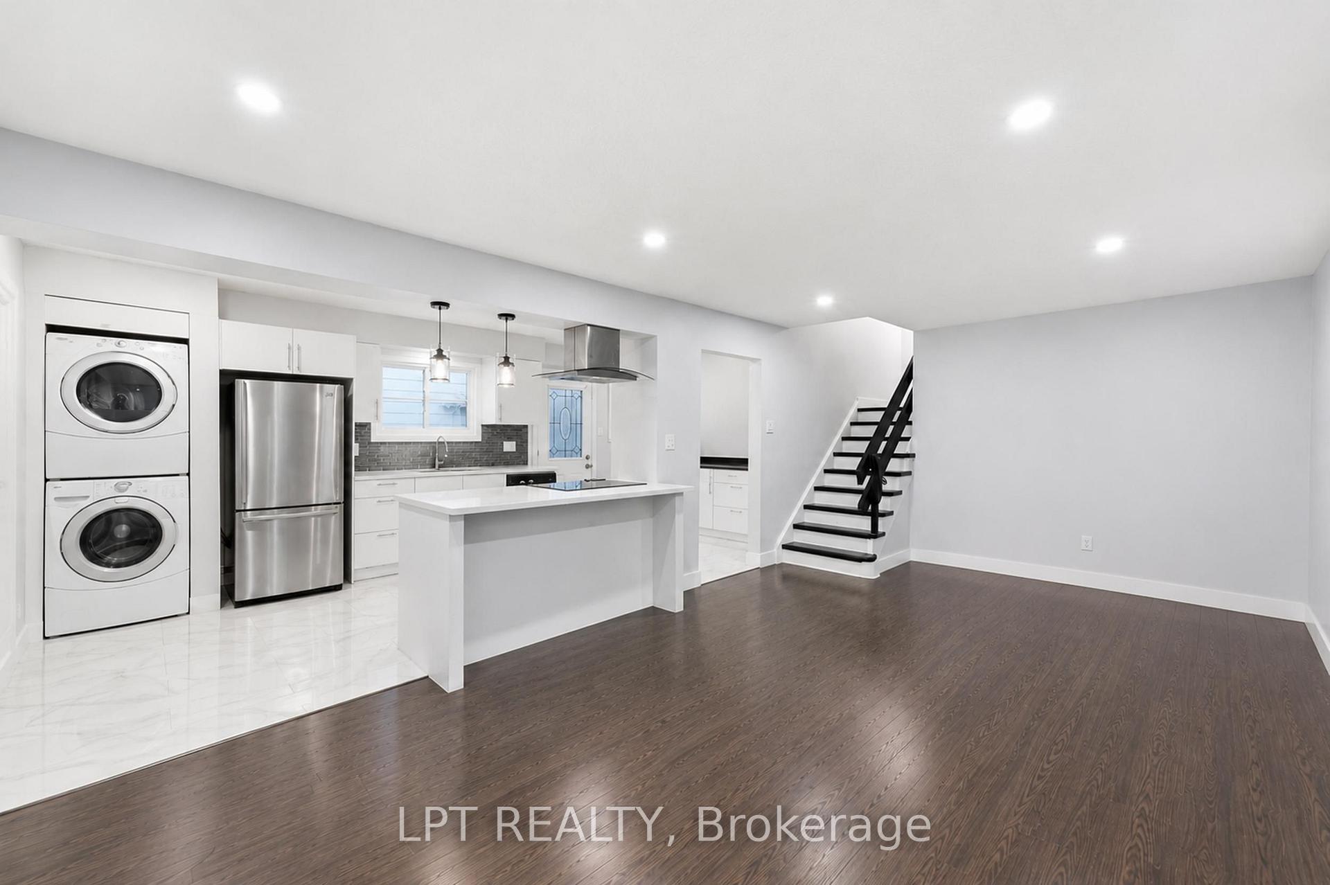 Photo 11 of 208 Deveron Crescent, London, South T — HOMEH
