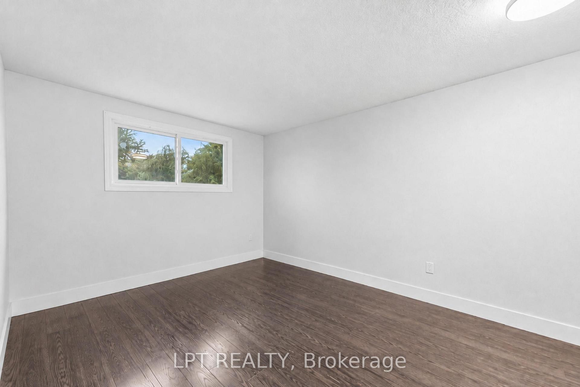 Photo 12 of 208 Deveron Crescent, London, South T — HOMEH