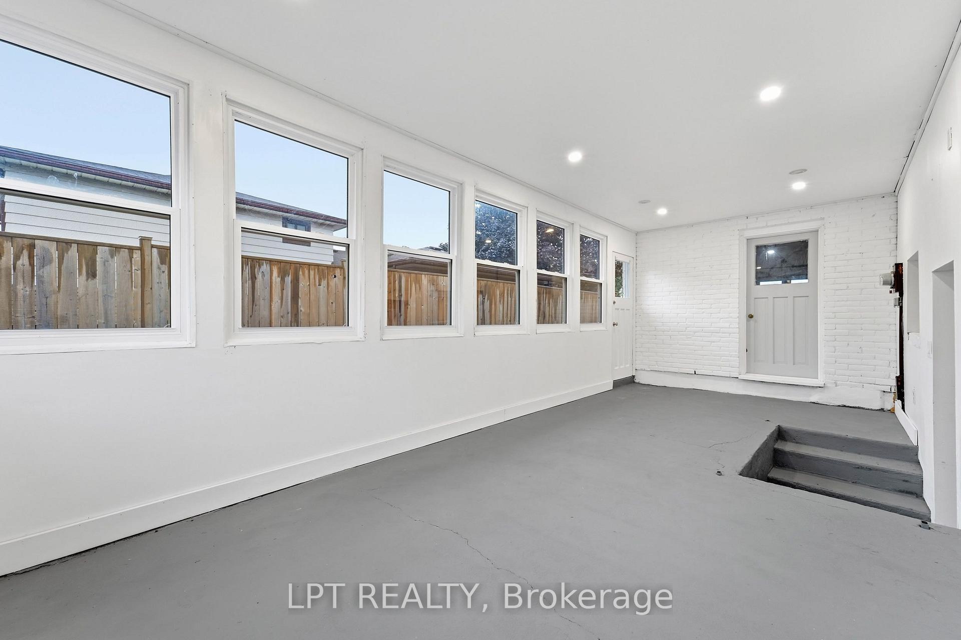Photo 22 of 208 Deveron Crescent, London, South T — HOMEH