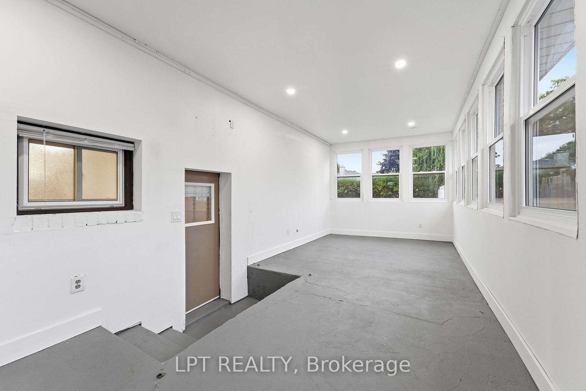 Photo 23 of 208 Deveron Crescent, London, South T — HOMEH