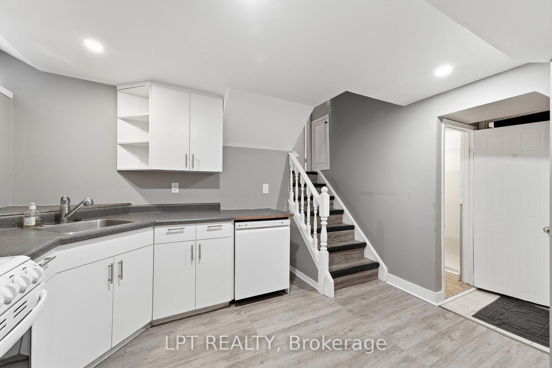 Photo 28 of 208 Deveron Crescent, London, South T — HOMEH