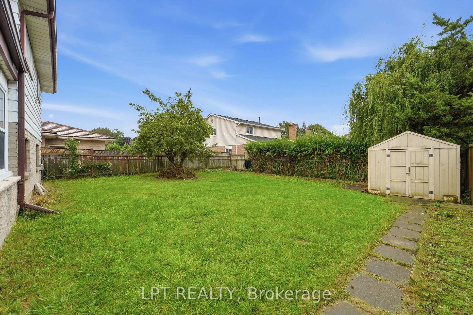 Photo 35 of 208 Deveron Crescent, London, South T — HOMEH