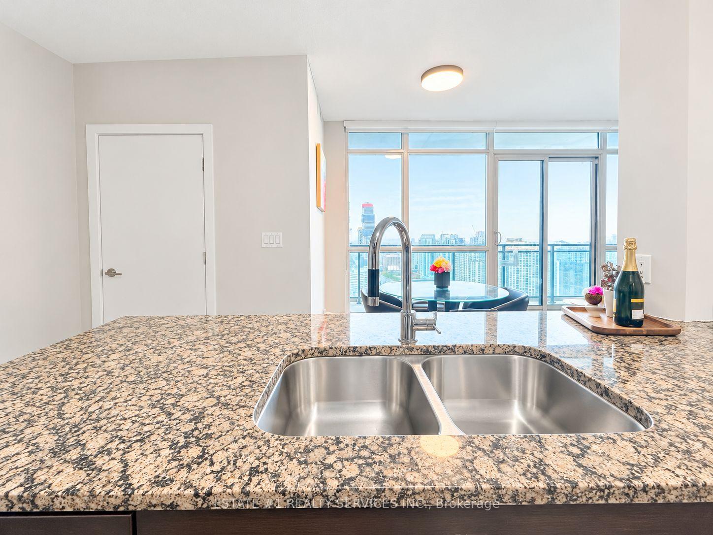 Photo 7 of Unit Lph2, 4065 Brickstone Mews, Mississauga, Creditview — HOMEH
