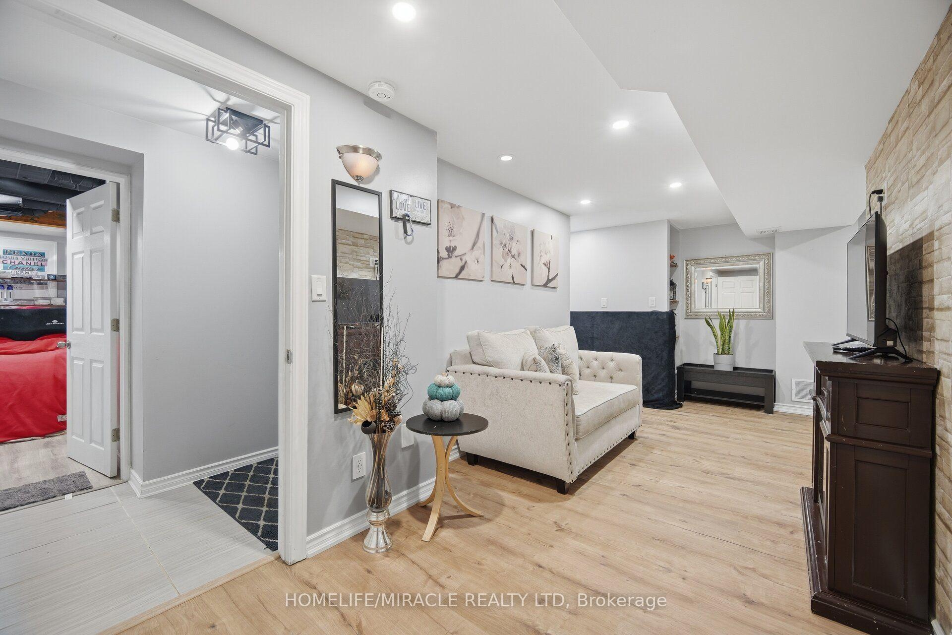 Photo 33 of 33 Klemscott Road, Brampton, Fletcher's Meadow — HOMEH
