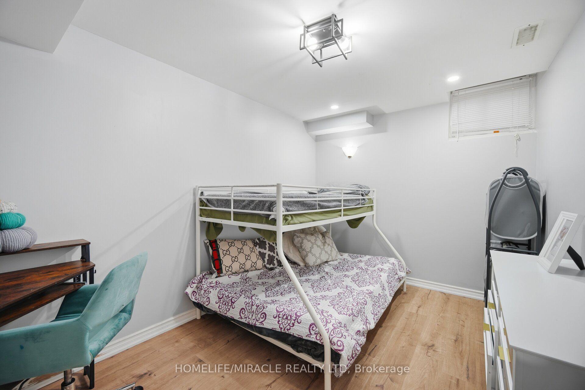 Photo 35 of 33 Klemscott Road, Brampton, Fletcher's Meadow — HOMEH