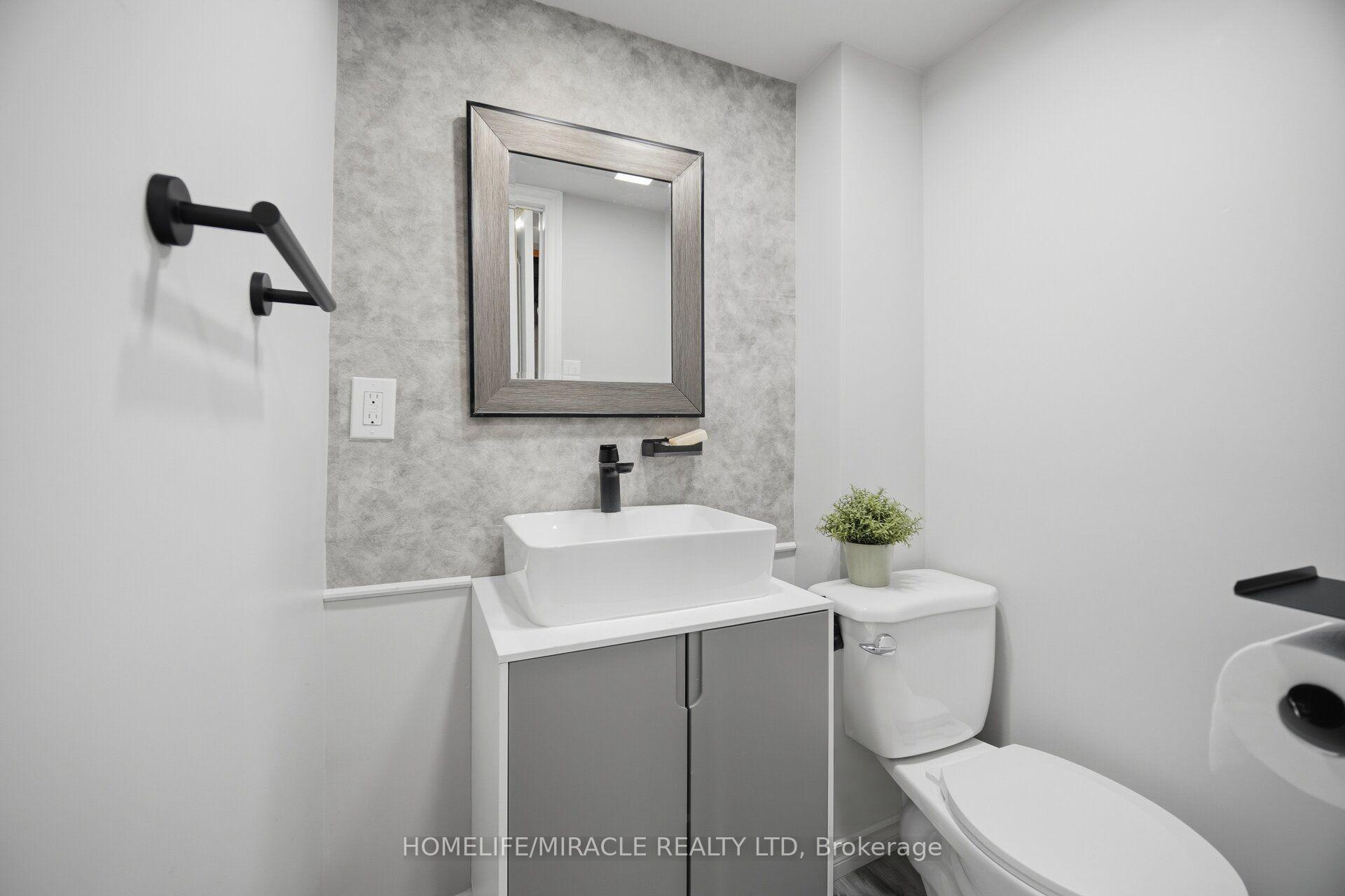 Photo 38 of 33 Klemscott Road, Brampton, Fletcher's Meadow — HOMEH