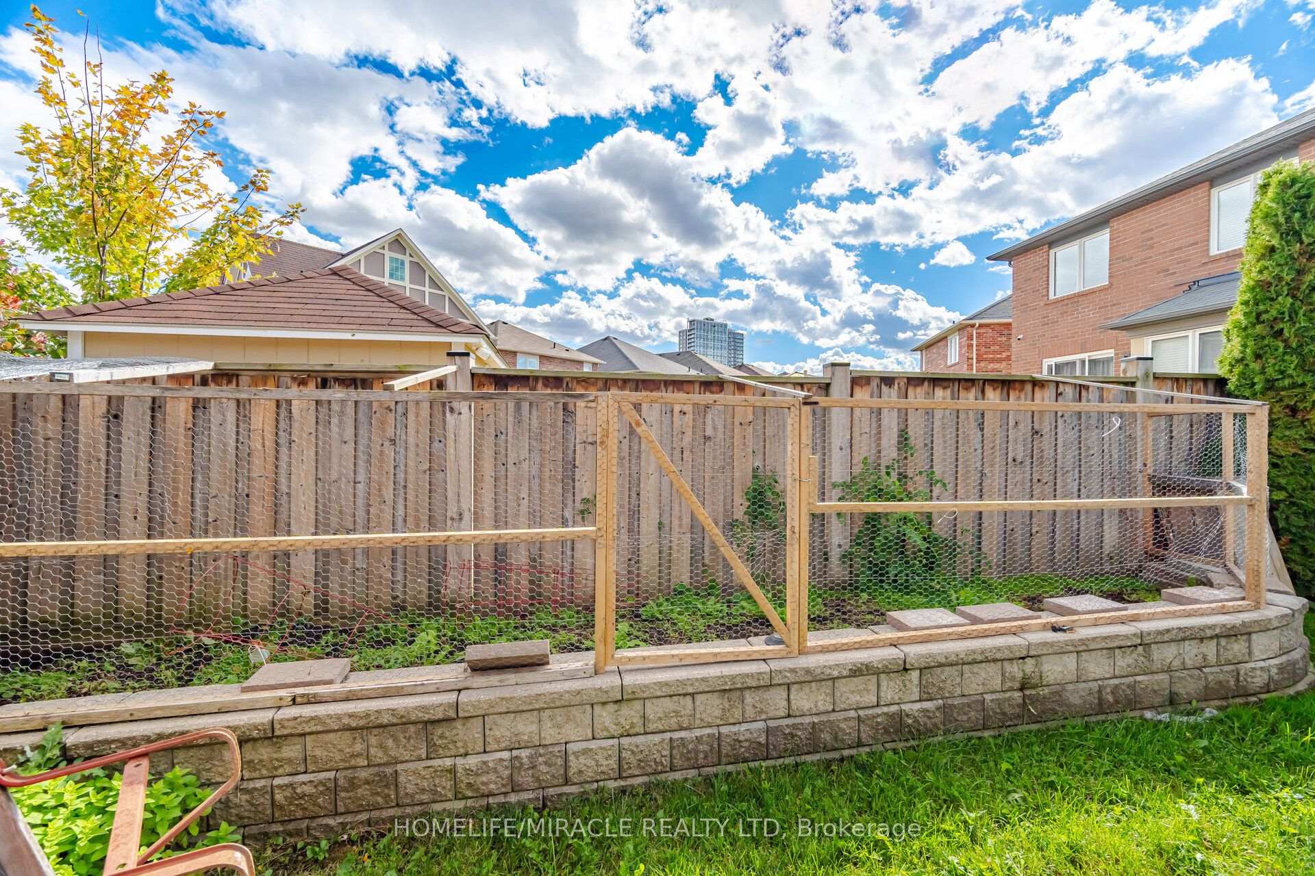 Photo 47 of 33 Klemscott Road, Brampton, Fletcher's Meadow — HOMEH
