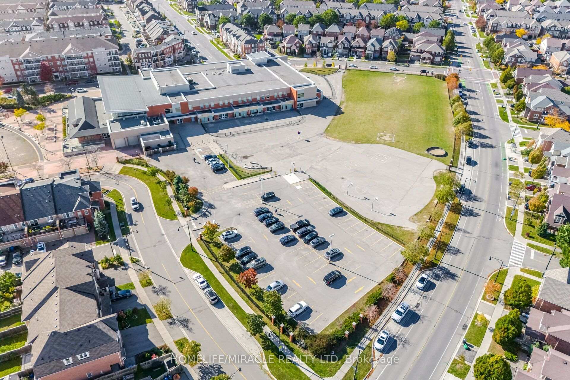 Photo 51 of 33 Klemscott Road, Brampton, Fletcher's Meadow — HOMEH