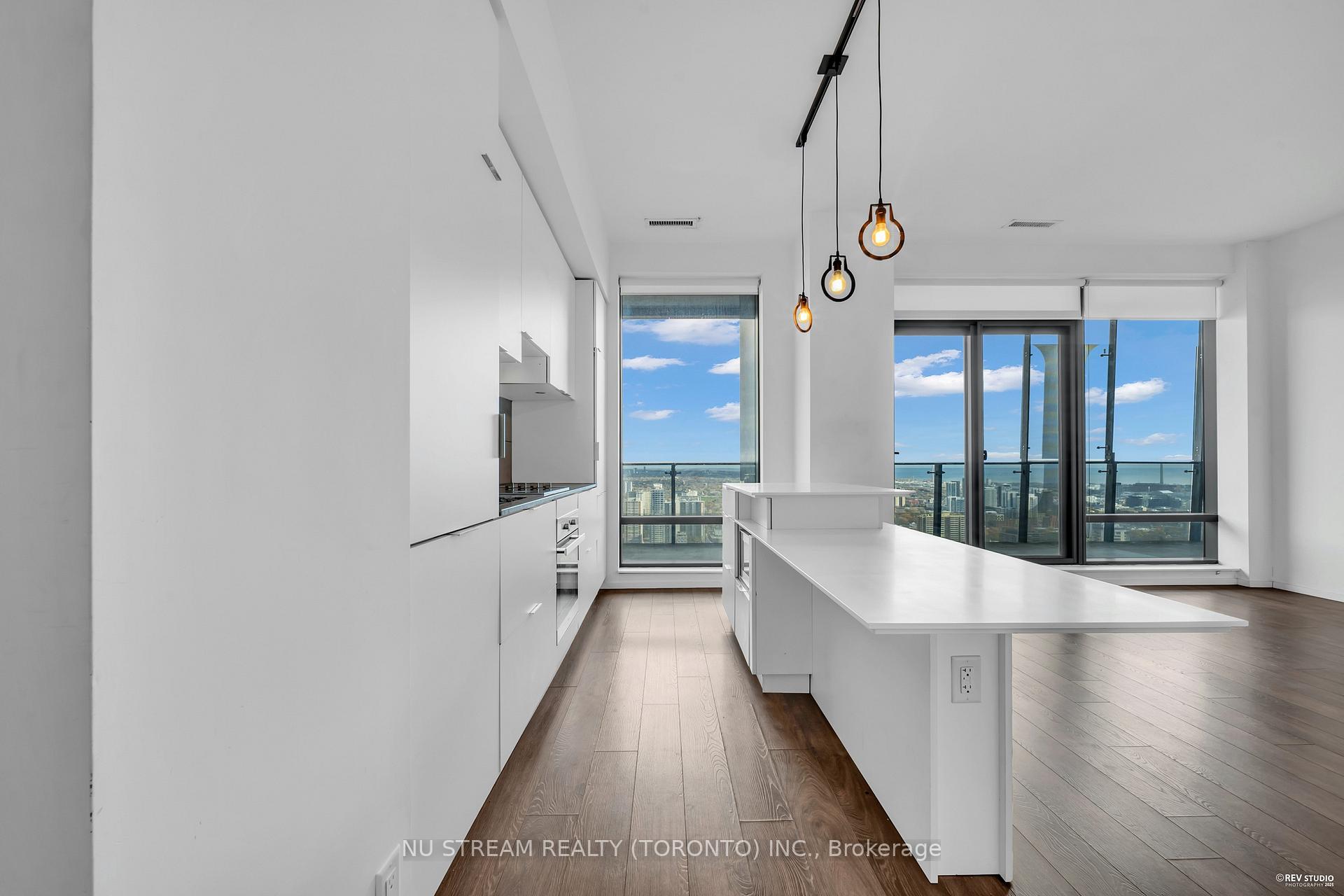 Photo 3 of Unit 4806, 5 St Joseph Street, Toronto, Bay Street Corridor — HOMEH
