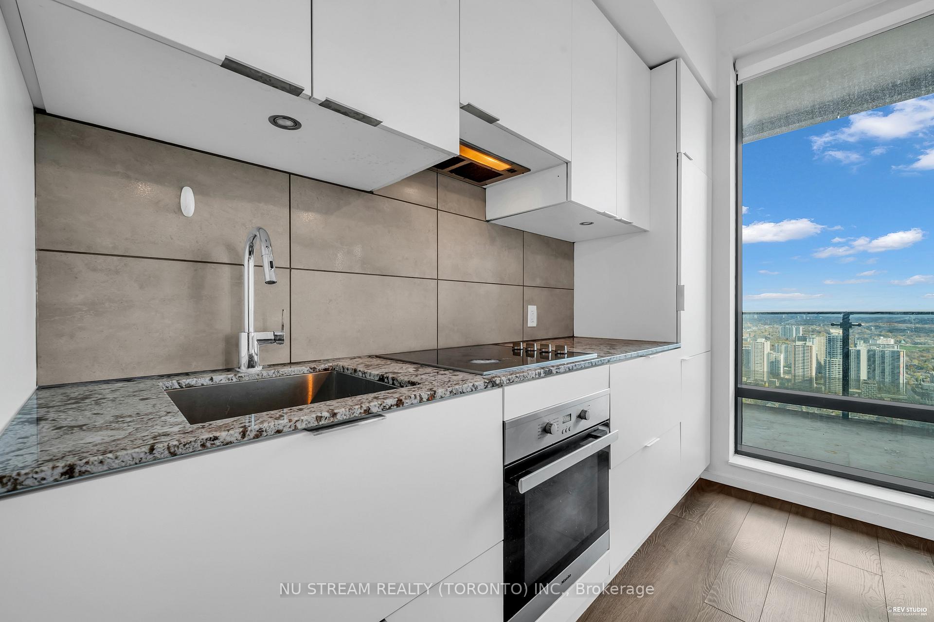 Photo 4 of Unit 4806, 5 St Joseph Street, Toronto, Bay Street Corridor — HOMEH