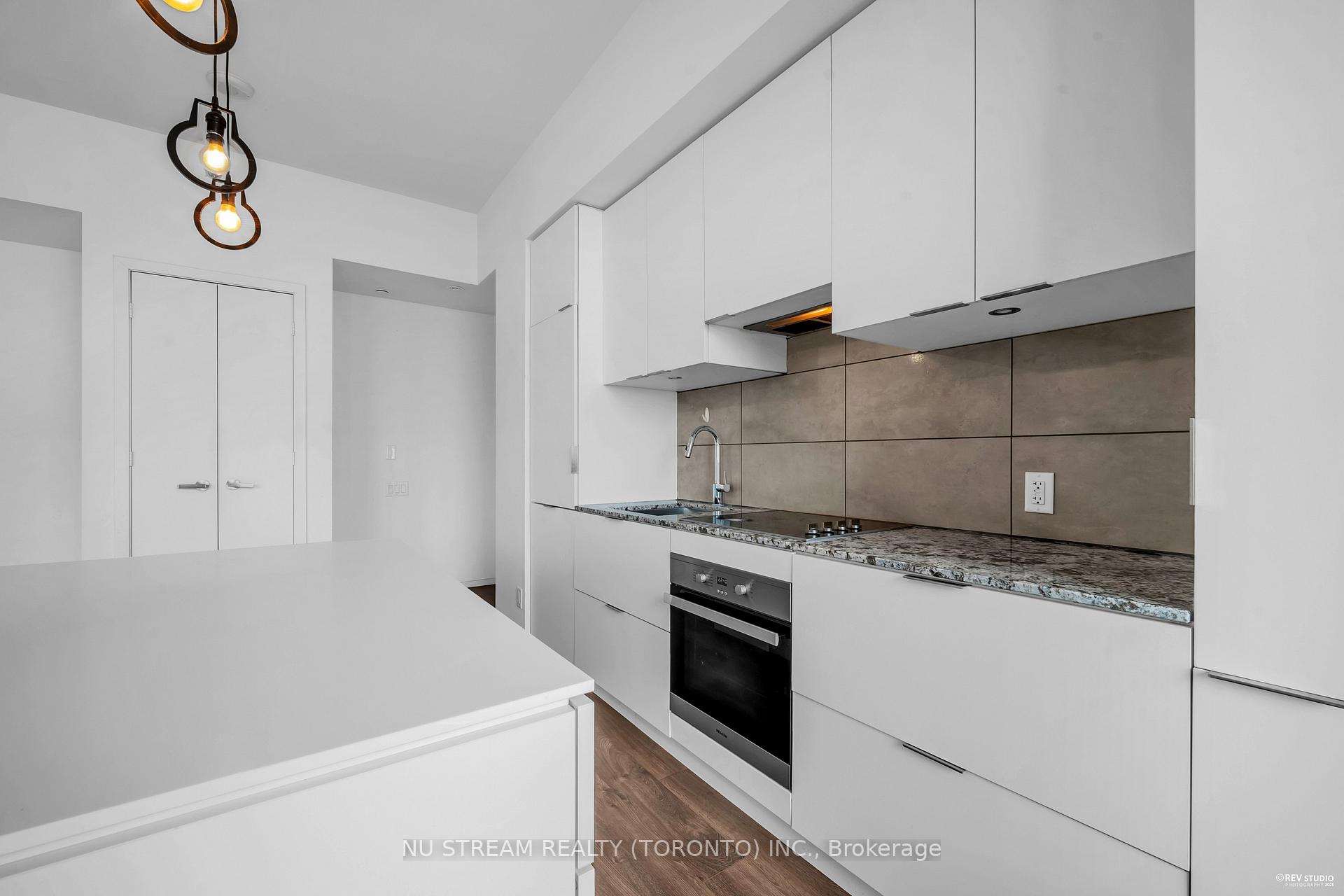 Photo 5 of Unit 4806, 5 St Joseph Street, Toronto, Bay Street Corridor — HOMEH