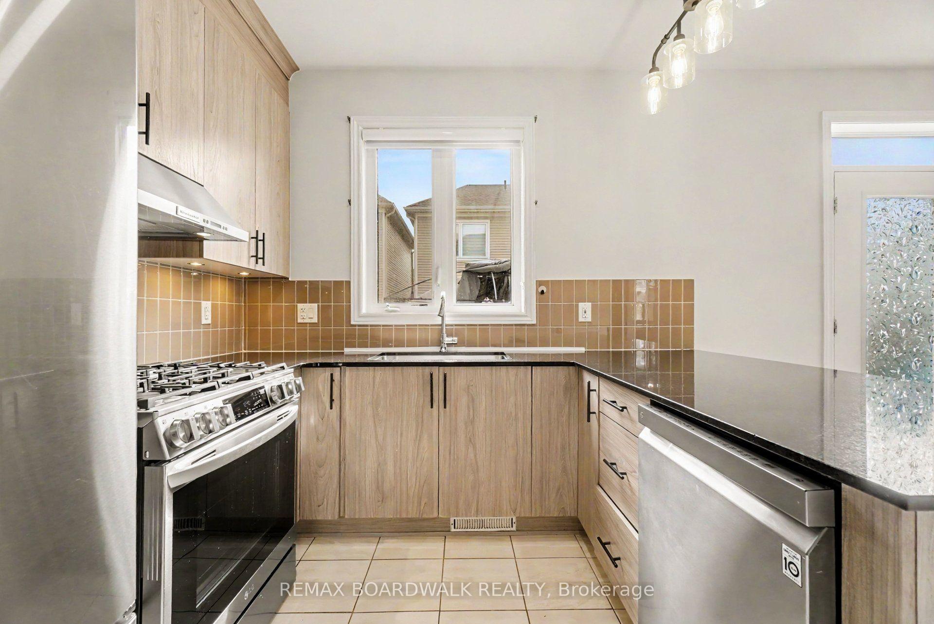 Photo 9 of 1008 Carden Lane, Ottawa, Chapel Hill South - Orleans Village — HOMEH