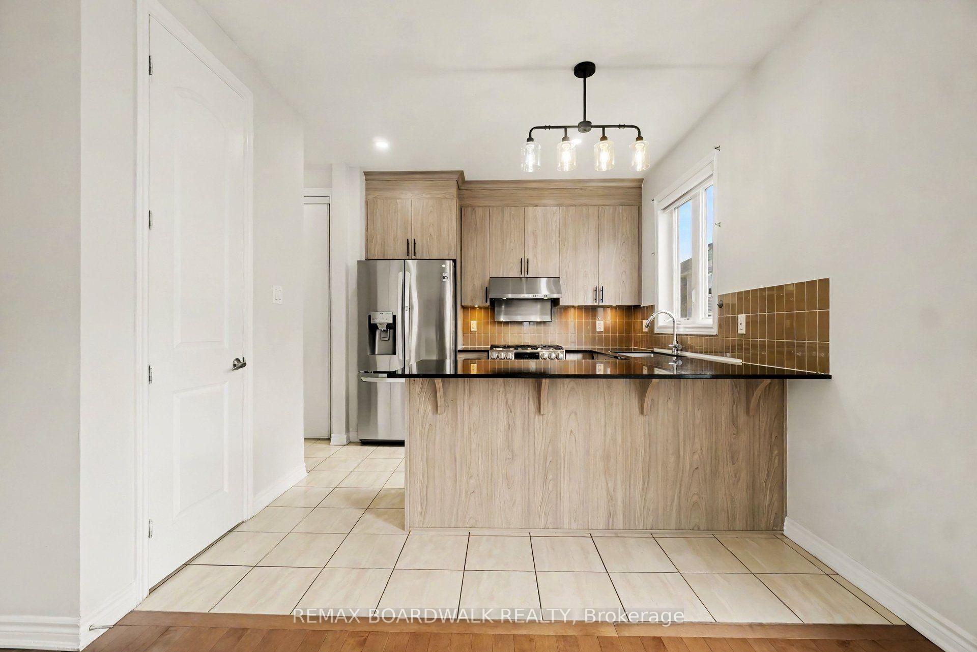 Photo 11 of 1008 Carden Lane, Ottawa, Chapel Hill South - Orleans Village — HOMEH