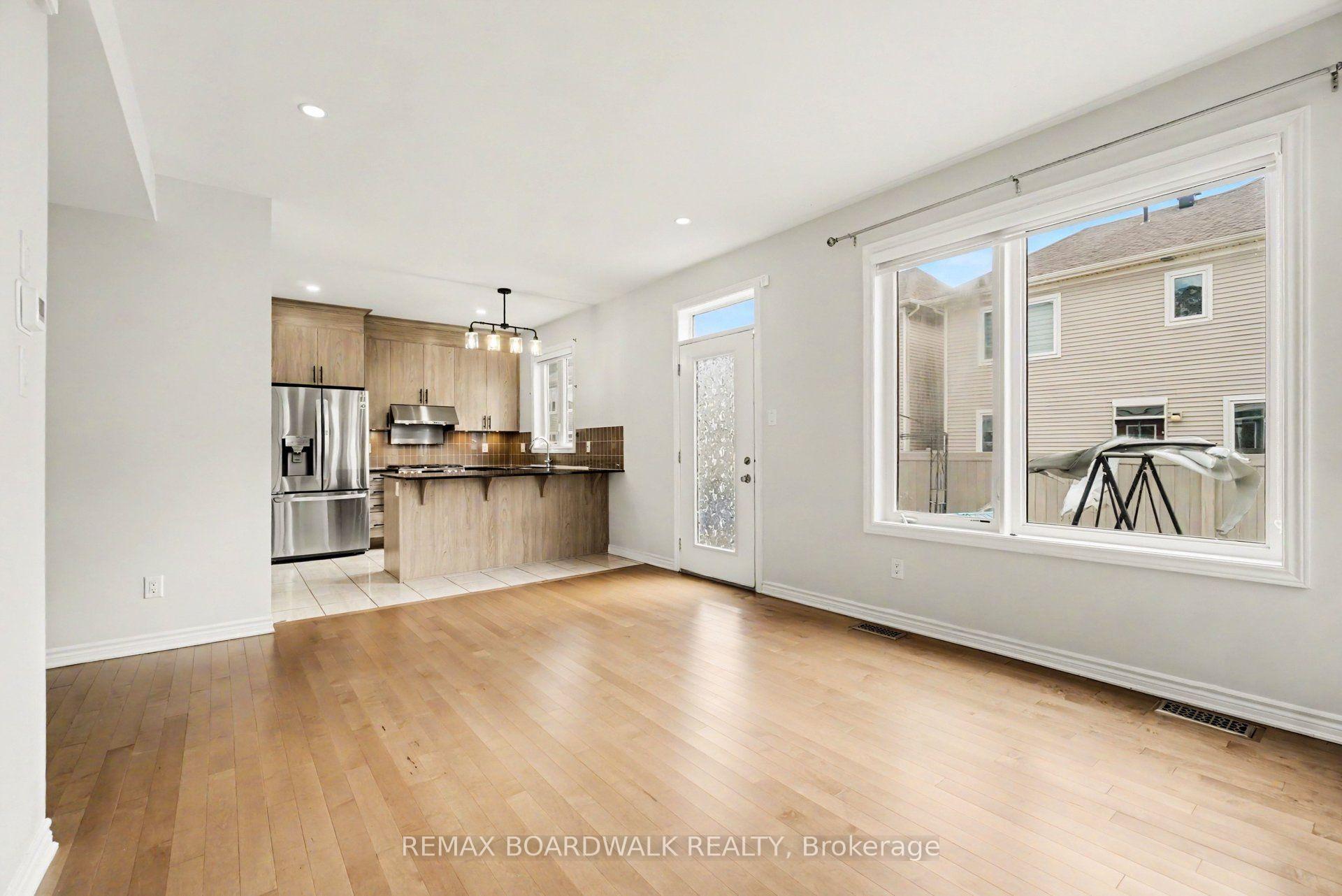 Photo 12 of 1008 Carden Lane, Ottawa, Chapel Hill South - Orleans Village — HOMEH