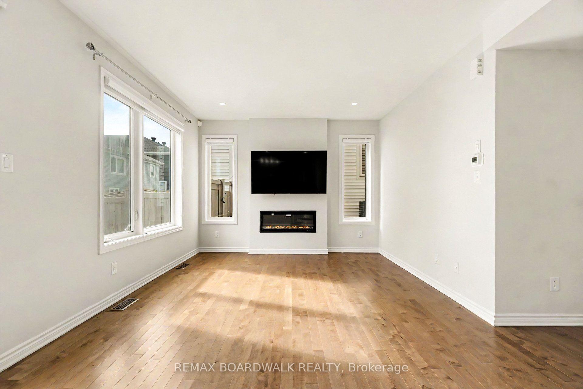 Photo 13 of 1008 Carden Lane, Ottawa, Chapel Hill South - Orleans Village — HOMEH