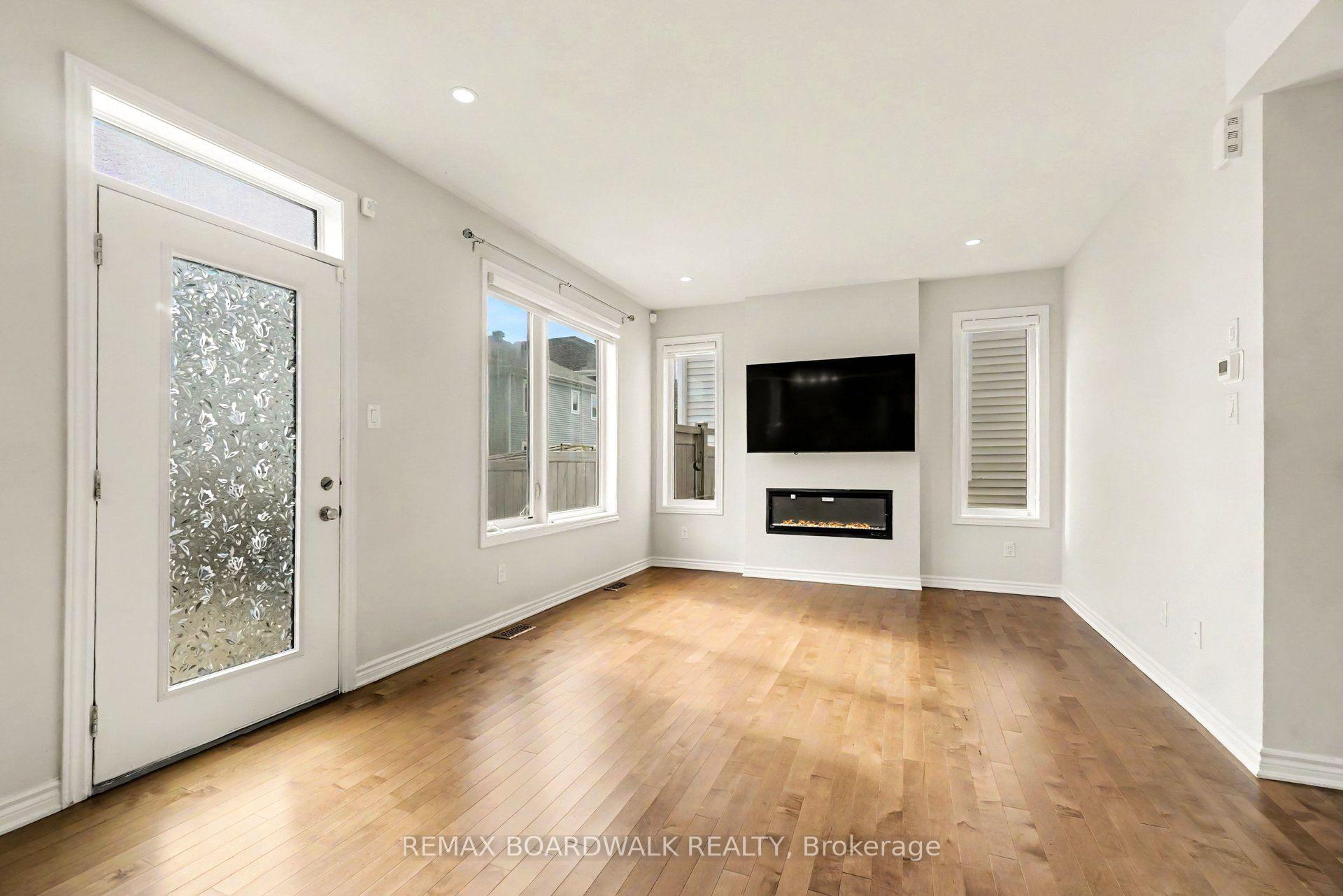Photo 14 of 1008 Carden Lane, Ottawa, Chapel Hill South - Orleans Village — HOMEH