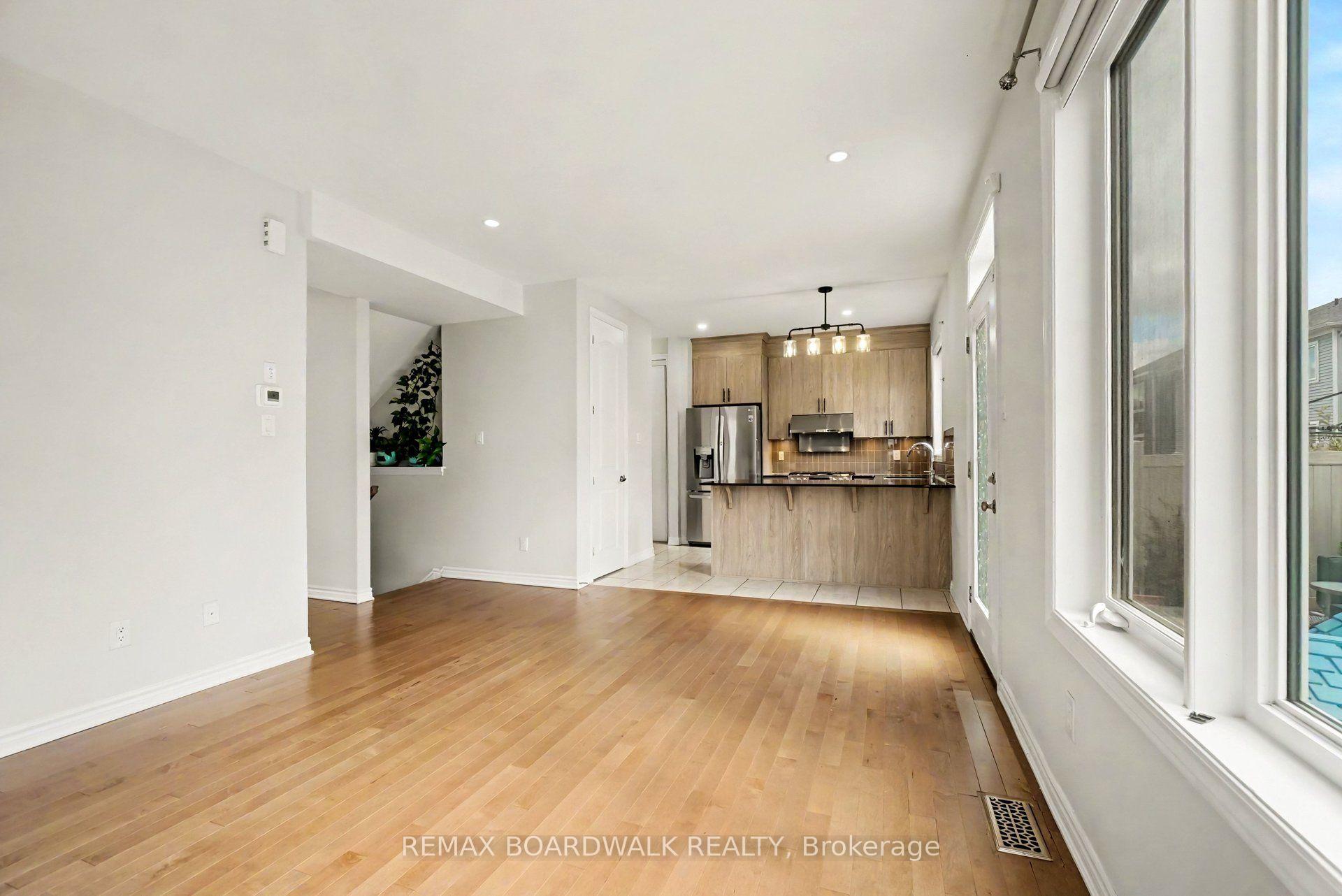 Photo 15 of 1008 Carden Lane, Ottawa, Chapel Hill South - Orleans Village — HOMEH