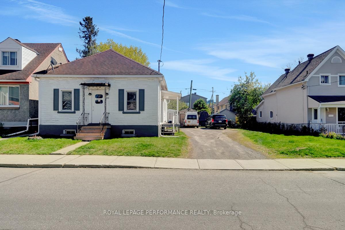 Photo 2 of 228 Carillon Street, Ottawa, Vanier — HOMEH