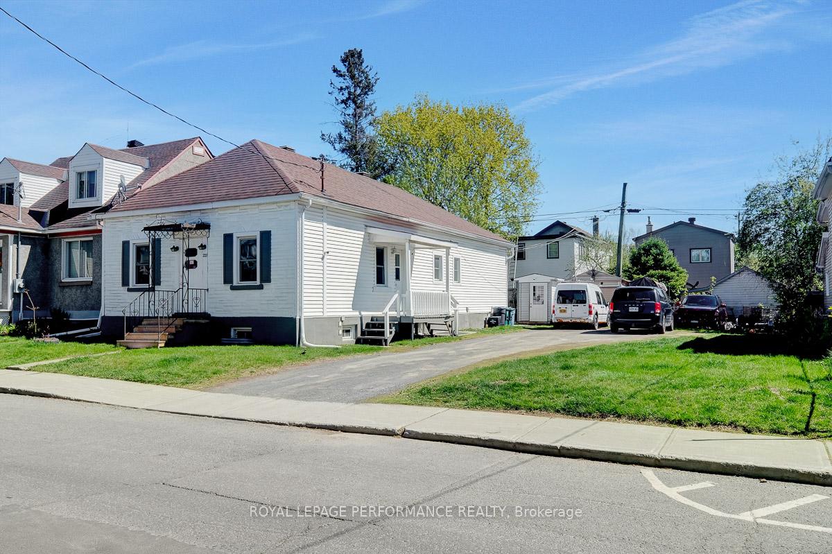 Photo 3 of 228 Carillon Street, Ottawa, Vanier — HOMEH