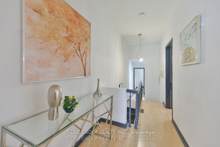 Photo 11 of 15 Kensington Avenue, Toronto, Kensington-Chinatown — HOMEH