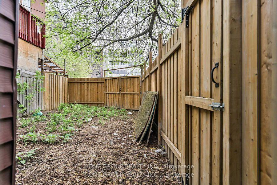 Photo 15 of 15 Kensington Avenue, Toronto, Kensington-Chinatown — HOMEH