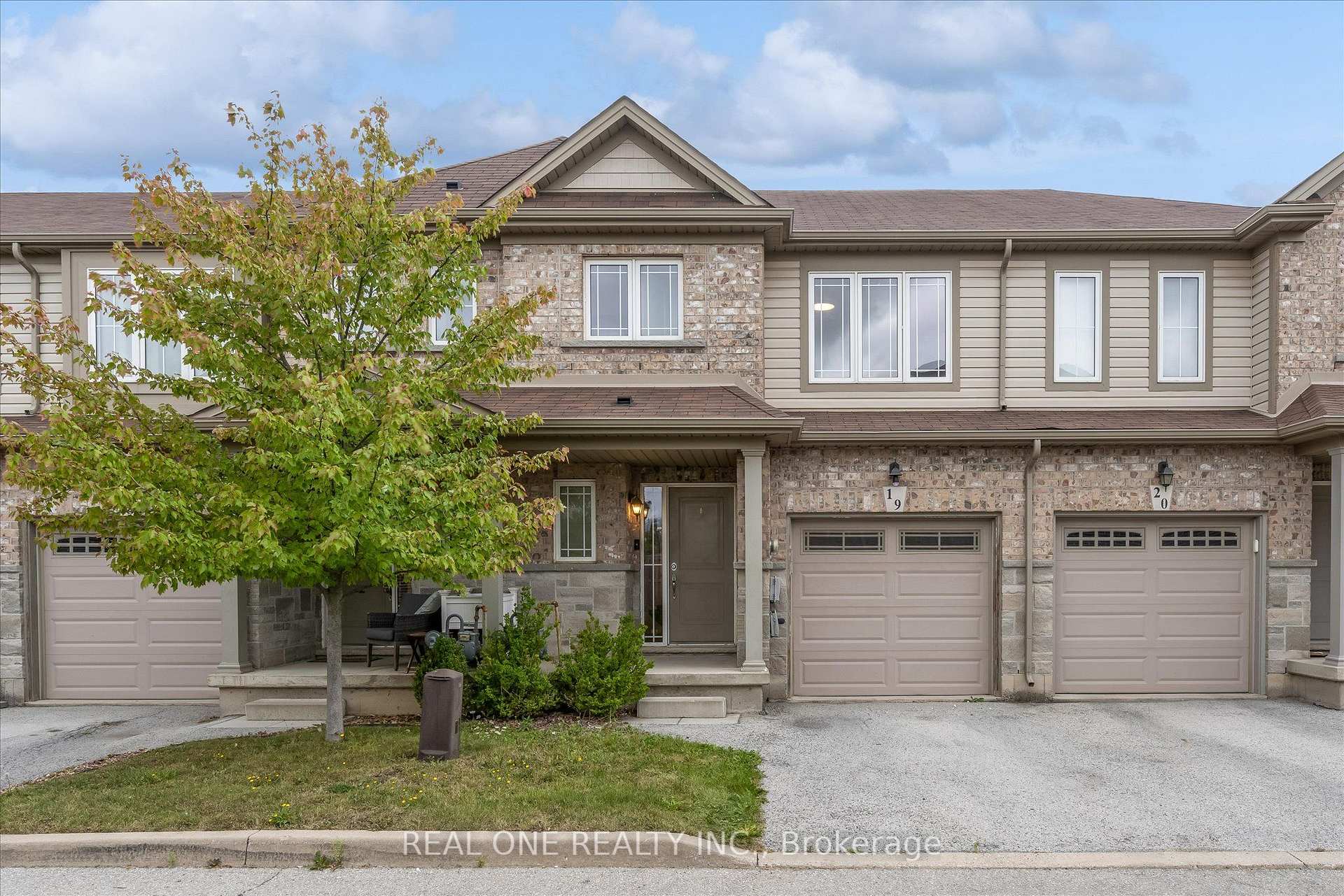 Photo 2 of Unit 19, 70 Highgate Drive, Hamilton, Stoney Creek Mountain — HOMEH
