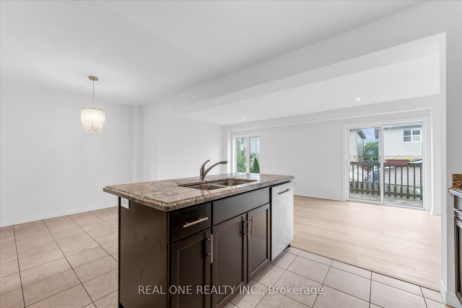 Photo 7 of Unit 19, 70 Highgate Drive, Hamilton, Stoney Creek Mountain — HOMEH