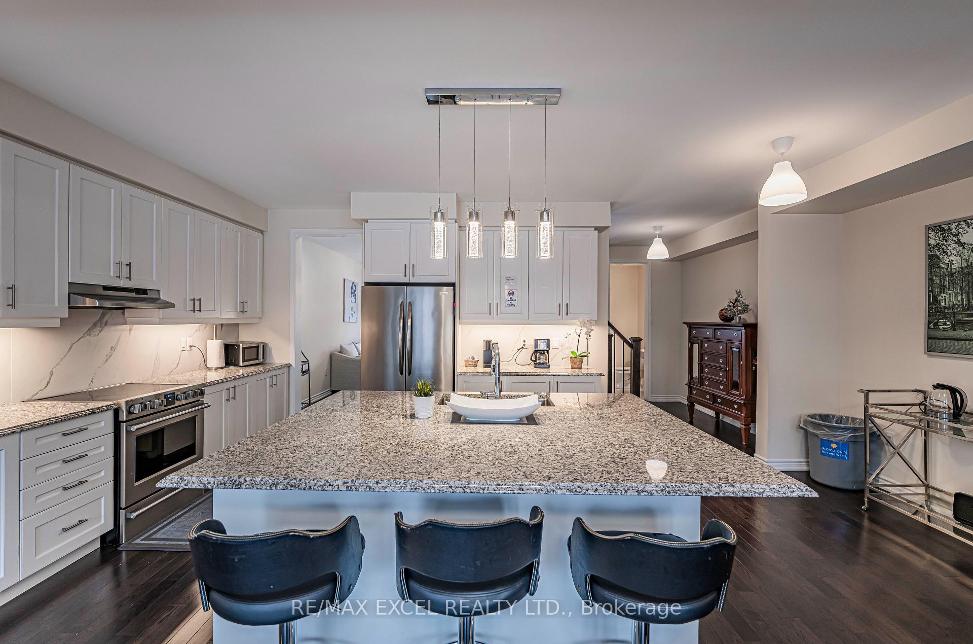 Photo 6 of Unit Main, 30 Vaudeville Drive, Etobicoke, Alderwood — HOMEH