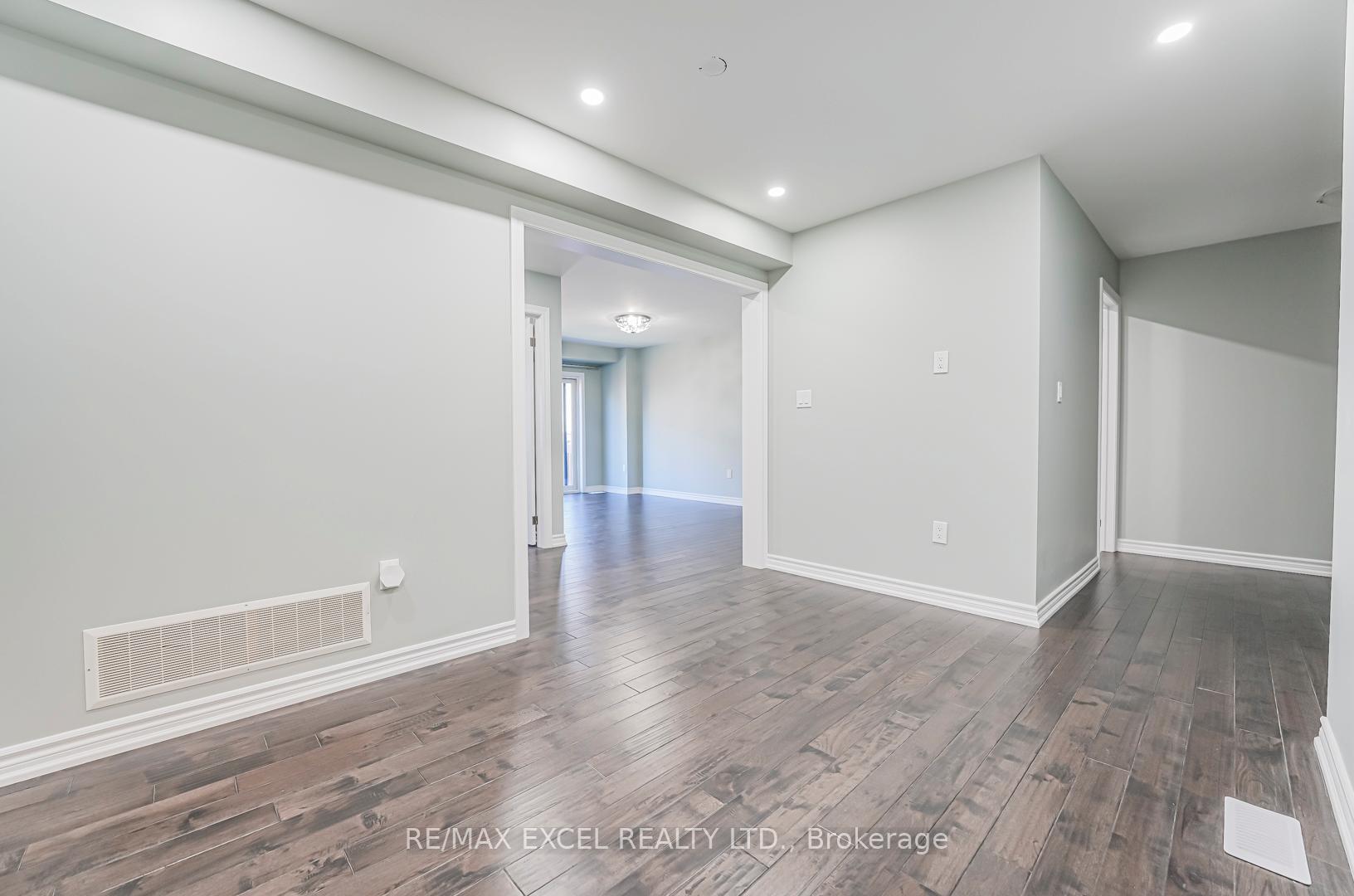 Photo 23 of Unit Main, 30 Vaudeville Drive, Etobicoke, Alderwood — HOMEH