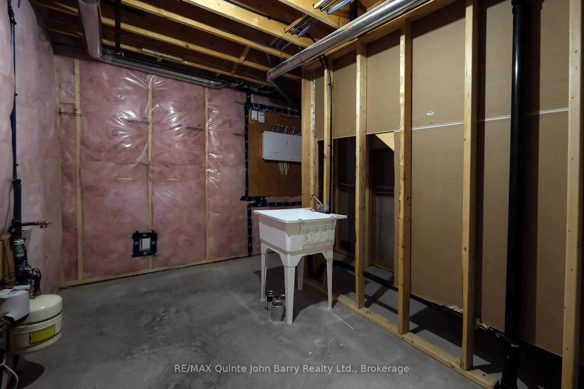 Photo 21 of 25 Hillside Meadow Drive, Quinte West, Murray Ward — HOMEH
