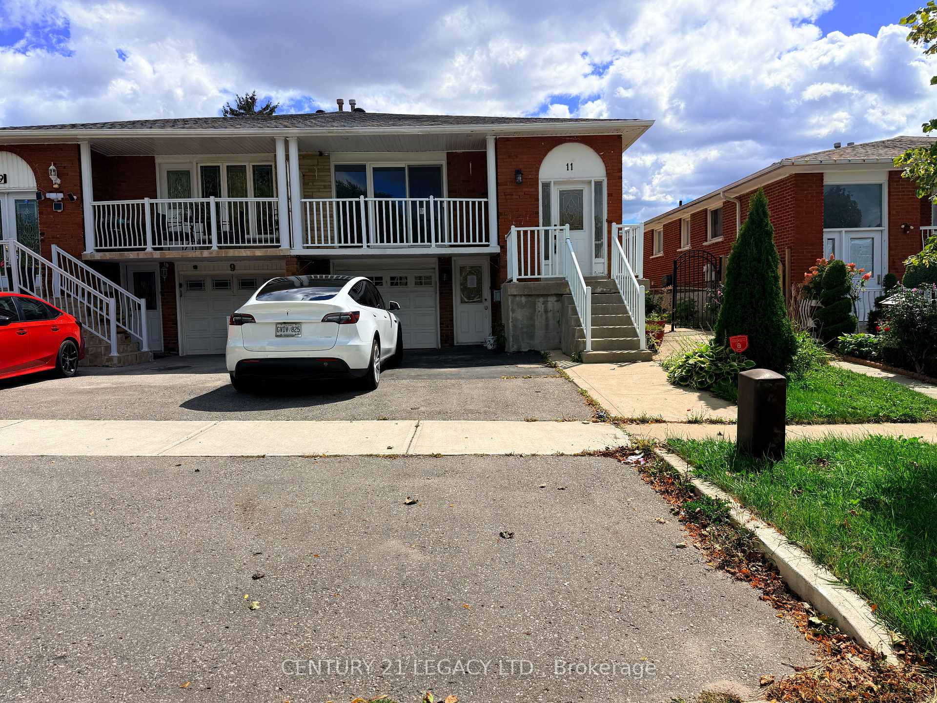 Photo 2 of 11 Tolton Drive, Brampton, Brampton North — HOMEH