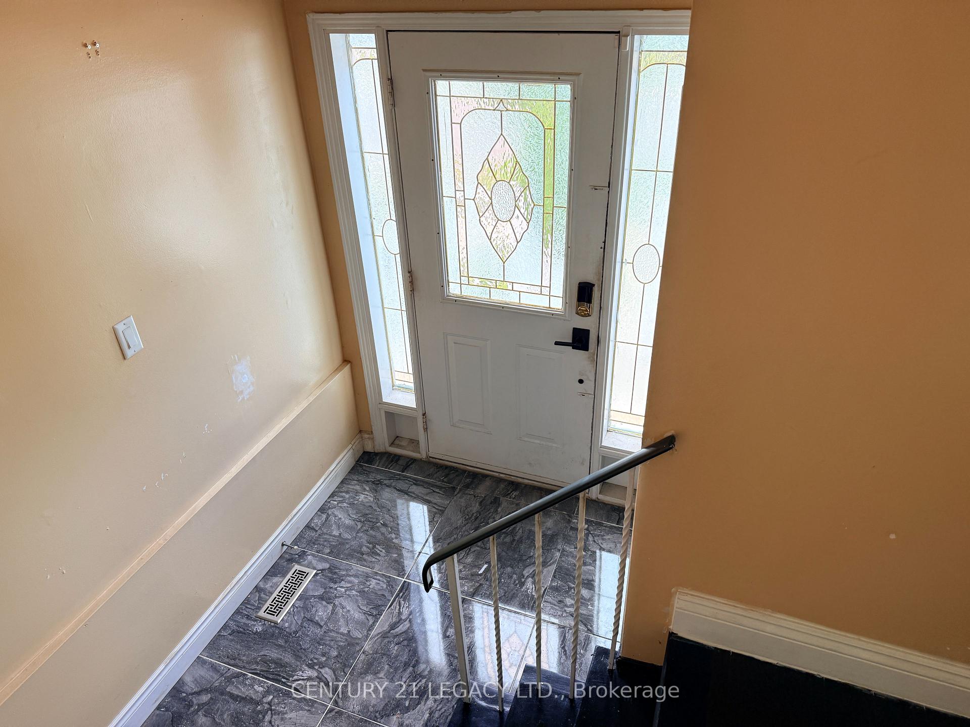 Photo 3 of 11 Tolton Drive, Brampton, Brampton North — HOMEH