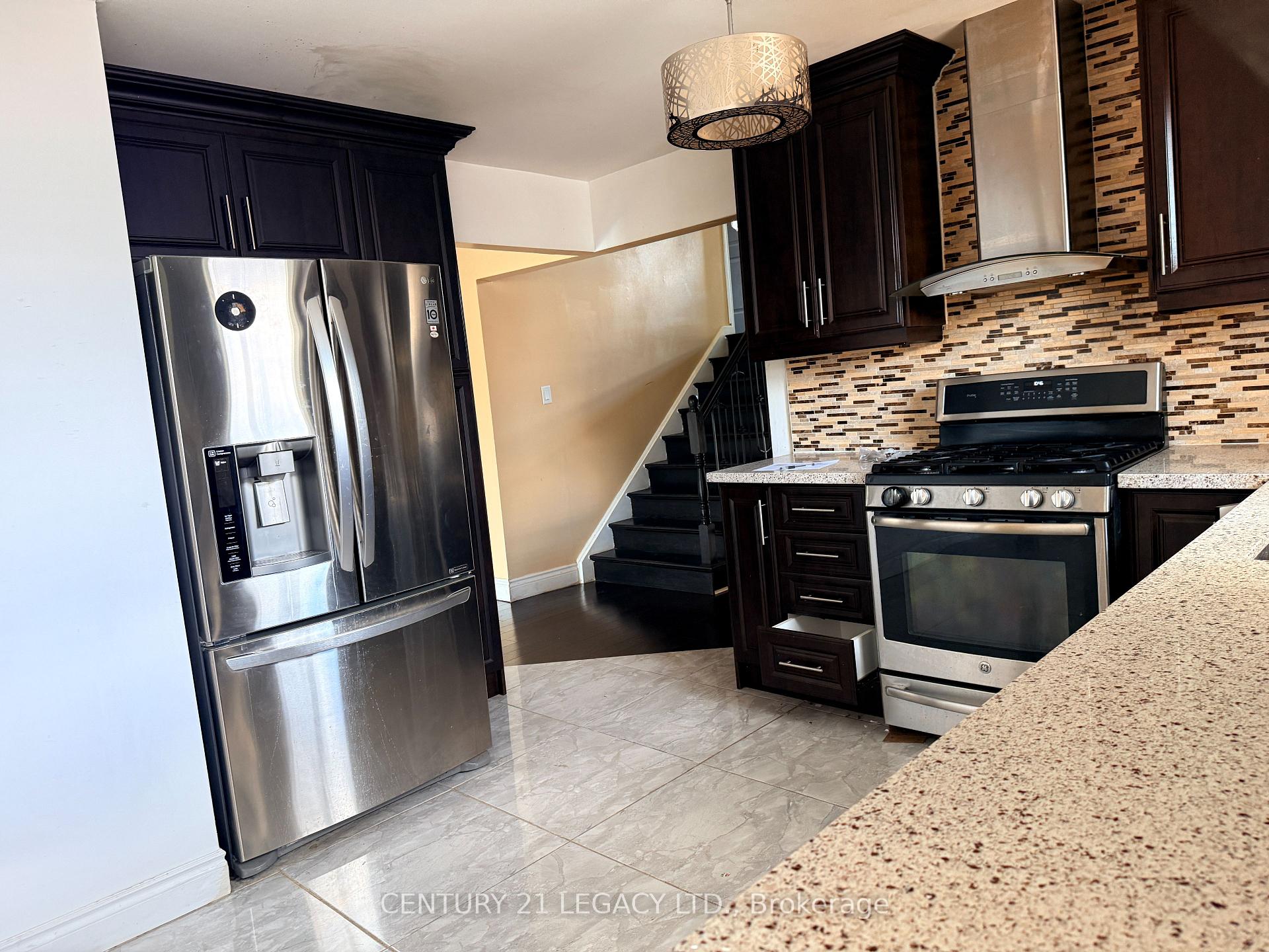 Photo 4 of 11 Tolton Drive, Brampton, Brampton North — HOMEH