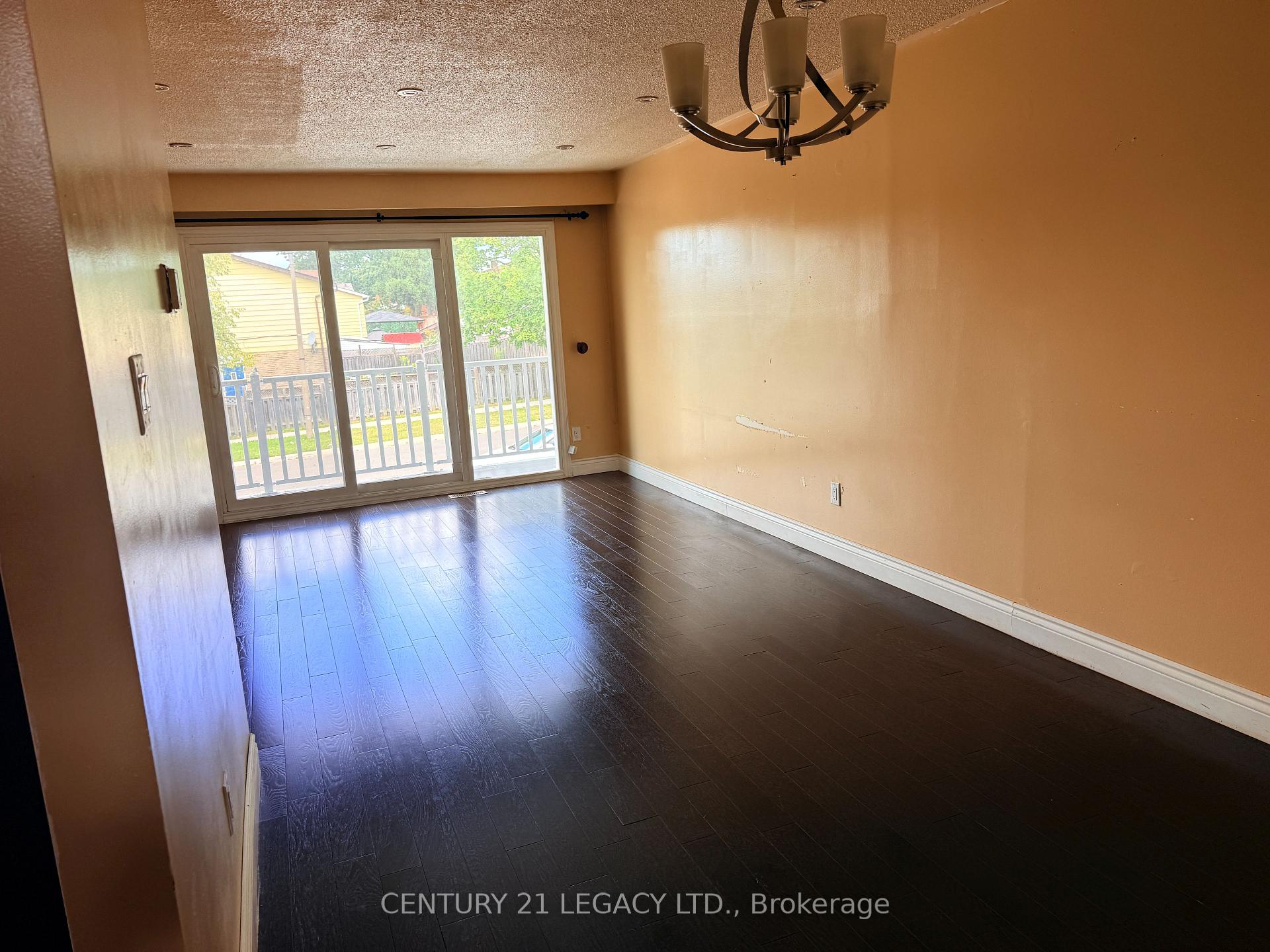 Photo 7 of 11 Tolton Drive, Brampton, Brampton North — HOMEH