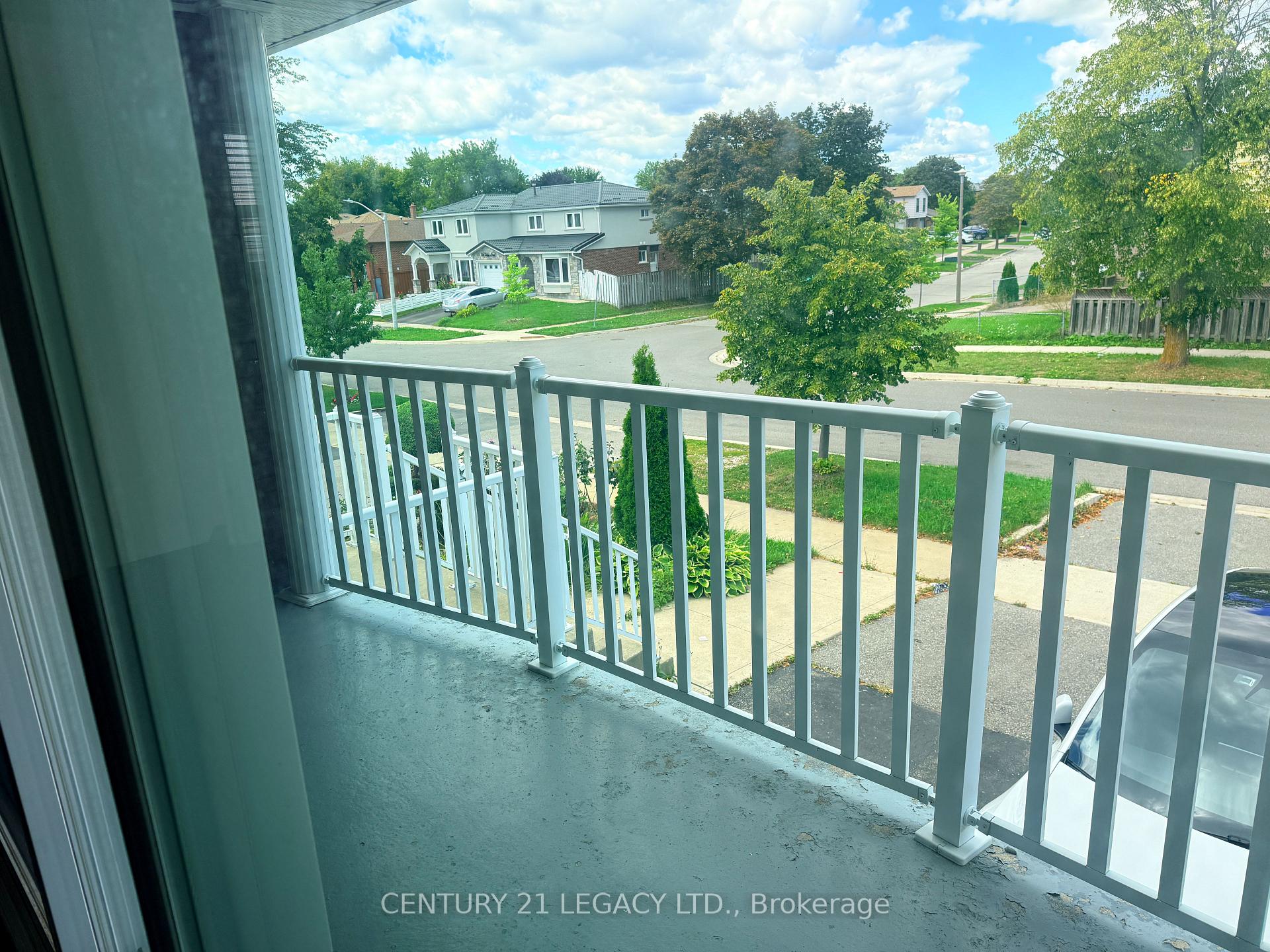 Photo 8 of 11 Tolton Drive, Brampton, Brampton North — HOMEH