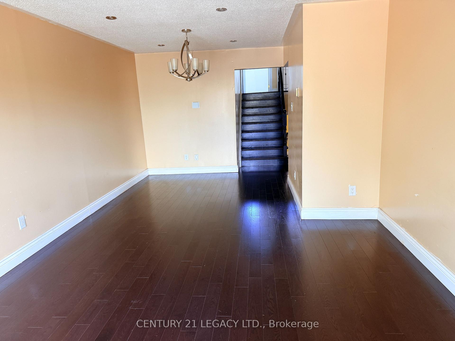 Photo 9 of 11 Tolton Drive, Brampton, Brampton North — HOMEH