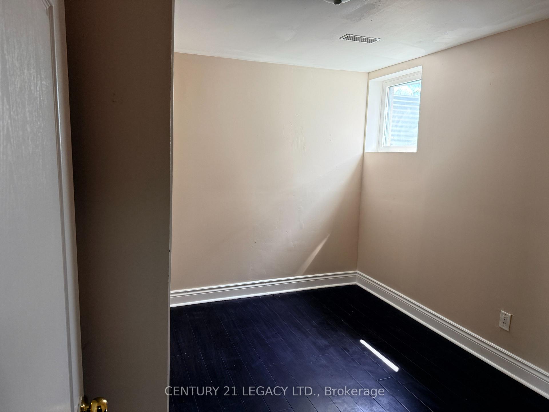 Photo 21 of 11 Tolton Drive, Brampton, Brampton North — HOMEH
